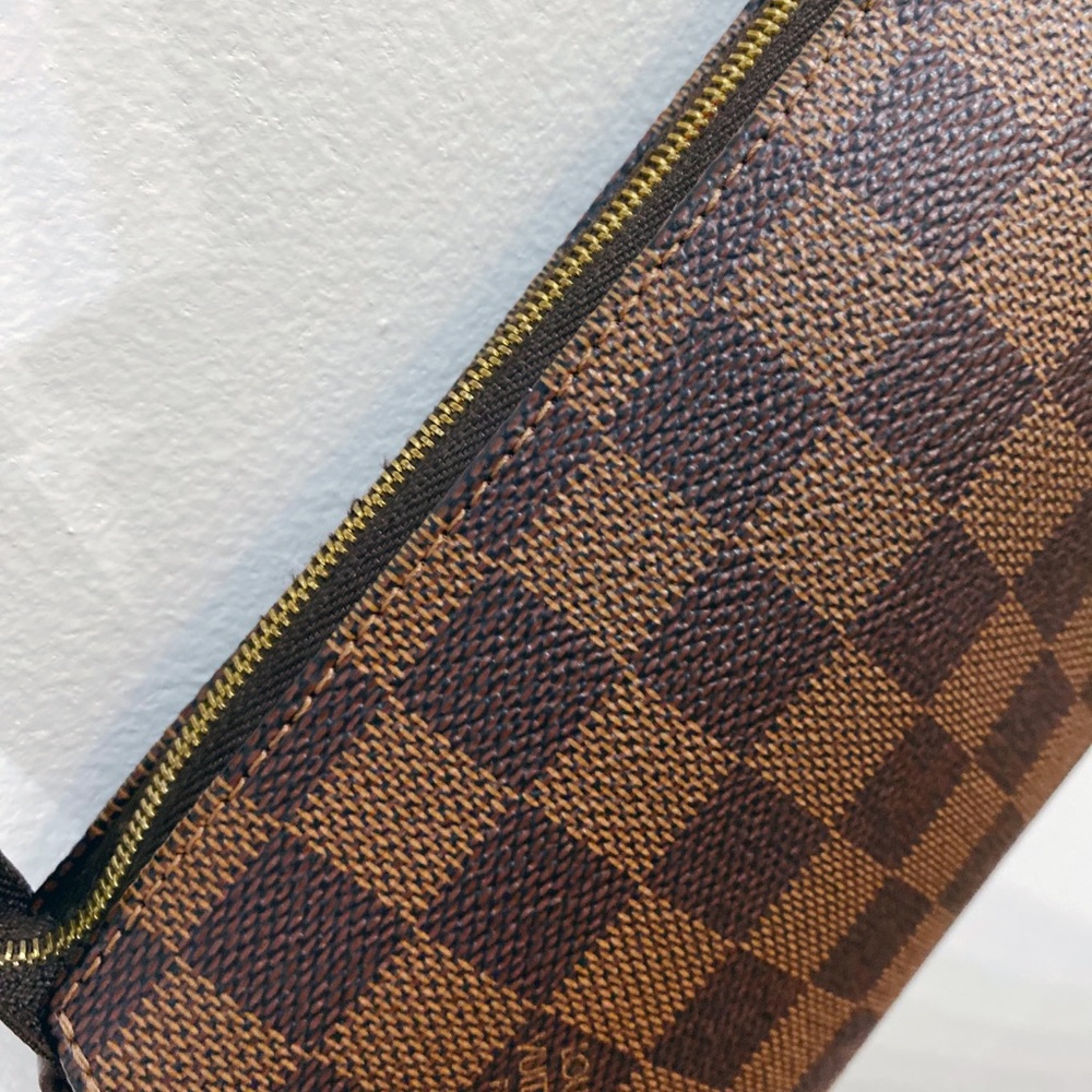 Louis Vuitton Eva Clutch - Picture 5 of 16